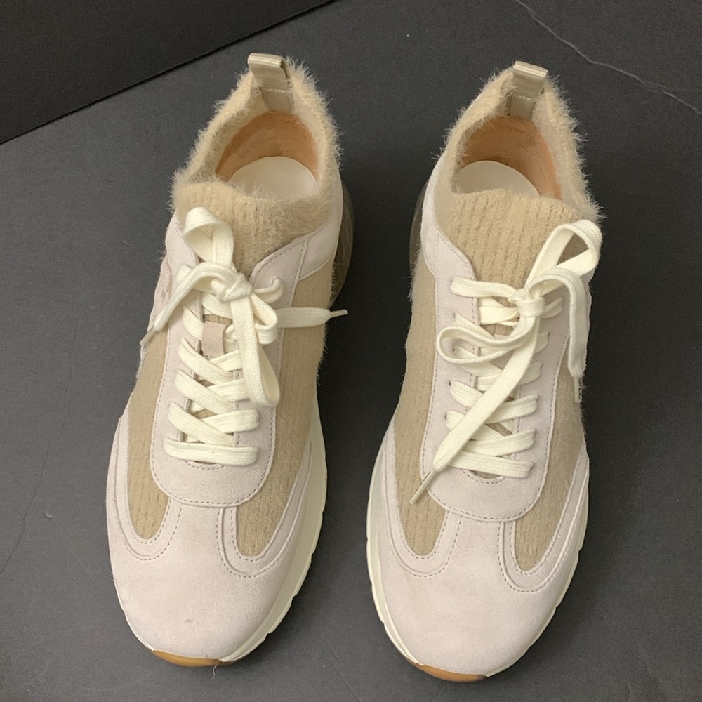 Tory Burch GOOD LUCK MOHAIR TRAINER
MOHAIR / KNIT CALCARE Sneakers in box $298 - Picture 6 of 17